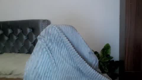 Snapshot of its_me_cora chatting on 03.08.25 Cora online show from 03.08.25