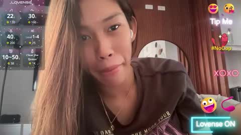 Snapshot of its_me_cora chatting on 09.10.25 Cora online show from 09.10.25