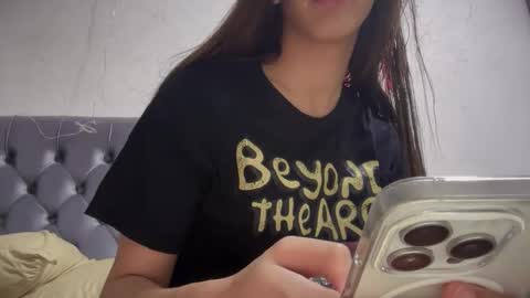 Snapshot of its_me_cora chatting on 10.19.25 Cora online show from 10.19.25