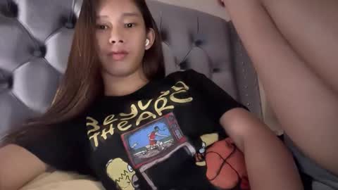 Snapshot of its_me_cora chatting on 10.19.25 Cora online show from 10.19.25