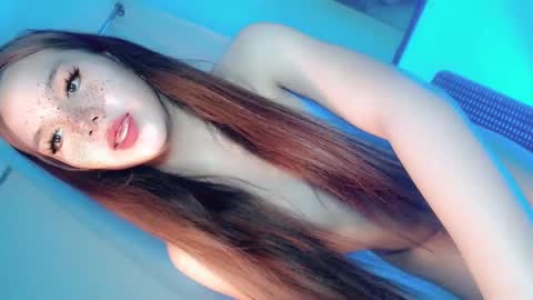 Snapshot of its_me_ezzie chatting on 01.22.25 EZZIE online show from 01.22.25