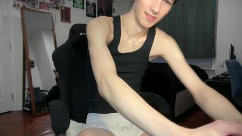 Snapshot of its_rowan chatting on 07.04.26 Rowan online show from 07.04.26