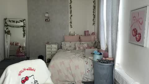 Bella Peach online show from 05.03.26