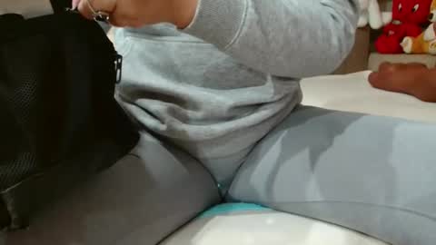 Snapshot of itsbustymommy chatting on 09.28.25 Busty mommy online show from 09.28.25