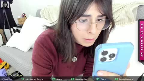 Snapshot of itschloelaurent chatting on 05.20.26 itschloelaurent online show from 05.20.26