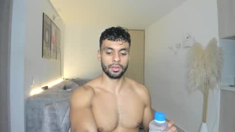 Snapshot of itsgeo1111 chatting on 10.08.25 CALL ME GEO online show from 10.08.25