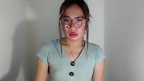 itsurgil_kloeh online show from 11.25.25