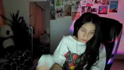 ivanna_essis online show from 12.19.25