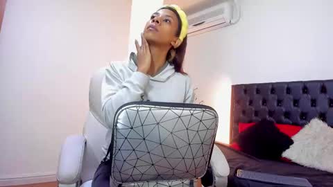 Snapshot of ivi_lopez chatting on 09.09.25 Ivi online show from 09.09.25
