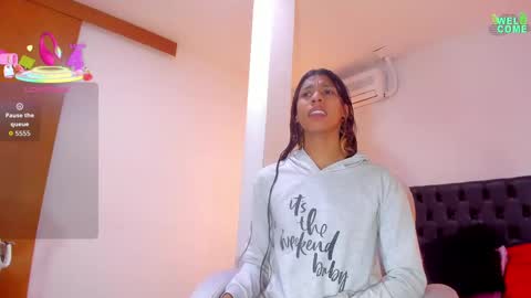 Snapshot of ivi_lopez chatting on 10.07.25 Ivi online show from 10.07.25