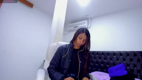 Snapshot of ivi_lopez chatting on 10.13.25 Ivi online show from 10.13.25