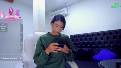 Snapshot of ivi_lopez chatting on 10.16.25 Ivi online show from 10.16.25