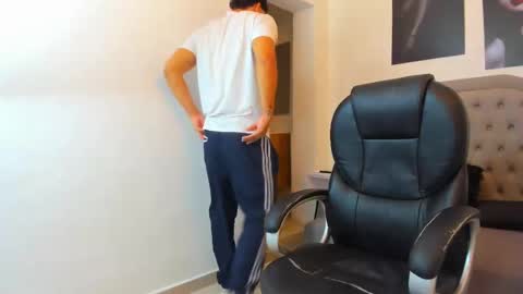 Snapshot of ivo_beischel chatting on 09.18.25 Ivo Beischel online show from 09.18.25