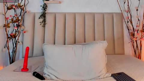 Ivone Adams online show from 04.18.26