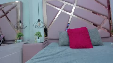 IvonJanice online show from 11.20.25