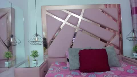 IvonJanice online show from 11.29.25