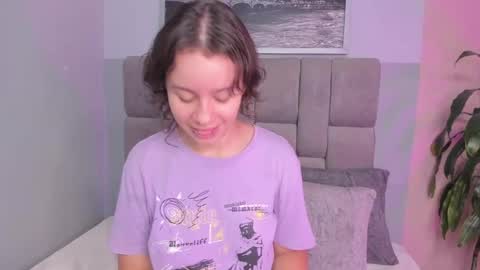 Snapshot of ivy_and_molly chatting on 09.19.25 Ivy and Molly online show from 09.19.25