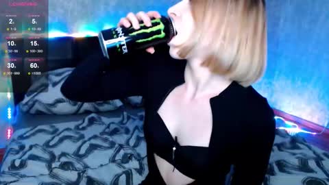 Snapshot of ivy_dean_ chatting on 10.14.25 Ivy online show from 10.14.25