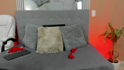 Ivy Heat online show from 04.19.26