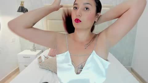 Snapshot of ivy_joness chatting on 12.15.25 IVY online show from 12.15.25