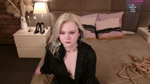Snapshot of ivy_marlowe chatting on 04.26.26 Ivy online show from 04.26.26