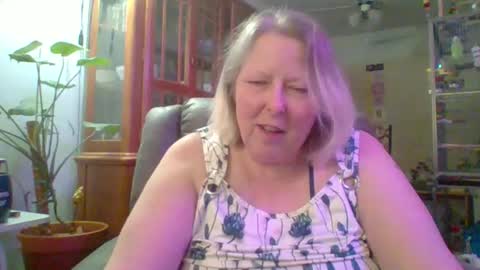 Snapshot of ivyjane3522 chatting on 04.19.26 ivyjane3522 online show from 04.19.26