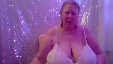Snapshot of ivyjane3522 chatting on 05.02.26 ivyjane3522 online show from 05.02.26