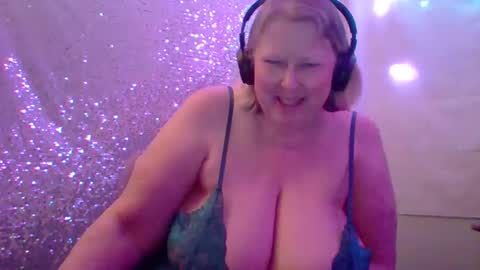 Snapshot of ivyjane3522 chatting on 05.09.26 ivyjane3522 online show from 05.09.26