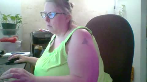 Snapshot of ivyjane3522 chatting on 05.25.26 ivyjane3522 online show from 05.25.26