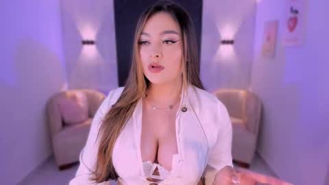 Snapshot of ivyjonesx chatting on 12.20.25 Ivy online show from 12.20.25