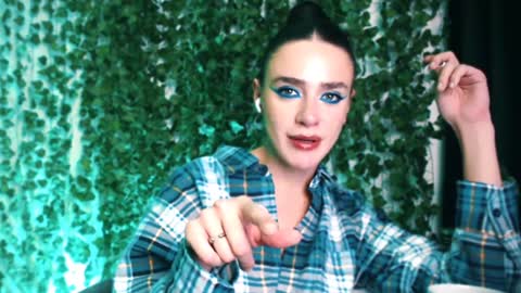 Snapshot of ivyjonson chatting on 12.22.24 Miss Ivy online show from 12.22.24