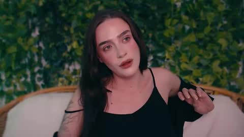 Snapshot of ivyjonson chatting on 11.20.25 Miss Ivy online show from 11.20.25