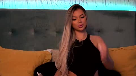  Ivy  online show from 02.20.25