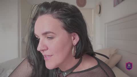 Ivy Swings online show from 02.05.25