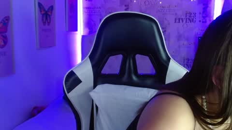 Snapshot of ivyy_crystal chatting on 02.06.25 Ivy online show from 02.06.25