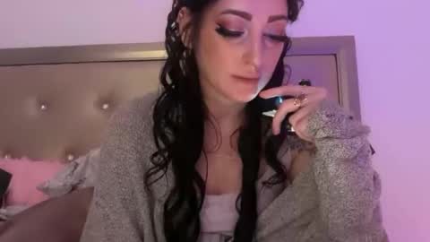 Snapshot of ivyyrosee8 chatting on 10.17.25 Ivy Rose online show from 10.17.25