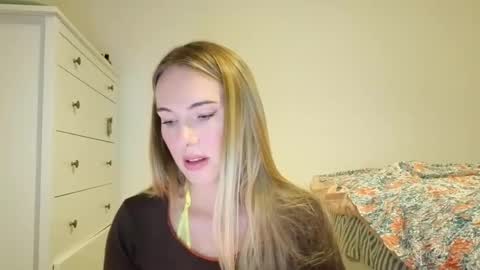 ivyyy1995 online show from 10.28.25