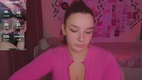 Snapshot of iwi_wi_wi chatting on 09.29.25 Daisy online show from 09.29.25