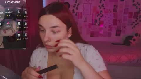 Snapshot of iwi_wi_wi chatting on 09.30.25 Daisy online show from 09.30.25