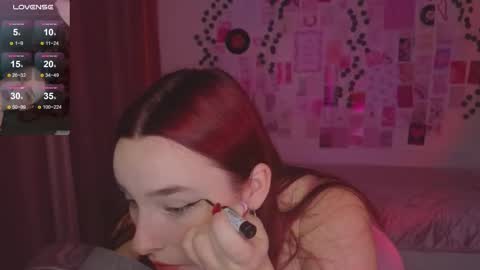 Snapshot of iwi_wi_wi chatting on 10.11.25 Daisy online show from 10.11.25