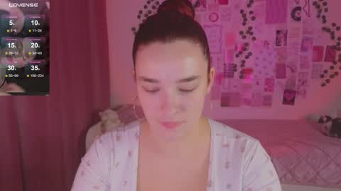 Snapshot of iwi_wi_wi chatting on 10.16.25 Daisy online show from 10.16.25