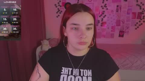 Snapshot of iwi_wi_wi chatting on 10.19.25 Daisy online show from 10.19.25