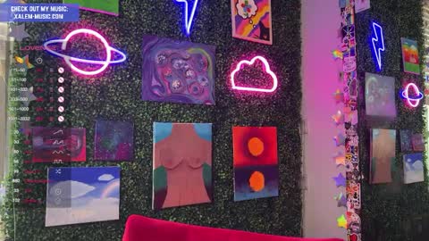 Snapshot of iwillbeyourmuse chatting on 12.08.24 Muse hethey online show from 12.08.24