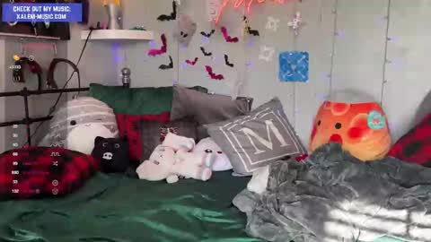 Snapshot of iwillbeyourmuse chatting on 02.23.25 Muse hethey online show from 02.23.25