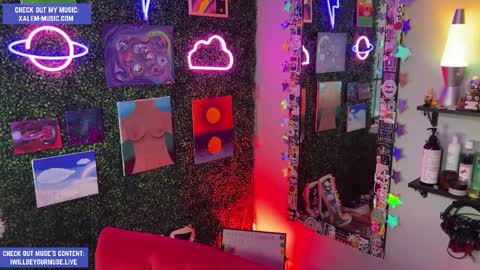 Snapshot of iwillbeyourmuse chatting on 09.26.25 Muse hethey online show from 09.26.25