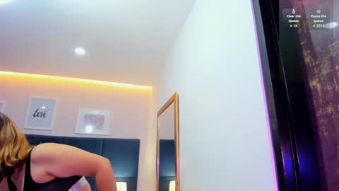 Snapshot of iza_grey chatting on 04.24.26 Isa online show from 04.24.26