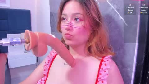 Snapshot of iza_grey chatting on 06.28.26 Isa online show from 06.28.26