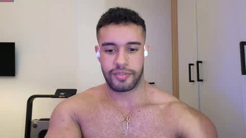 Izaak online show from 01.03.25