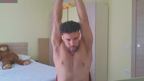 Izaak online show from 04.26.26