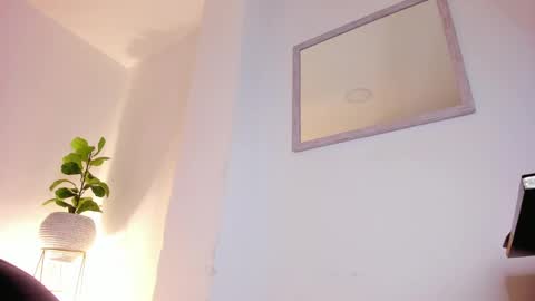 Iza online show from 12.24.24